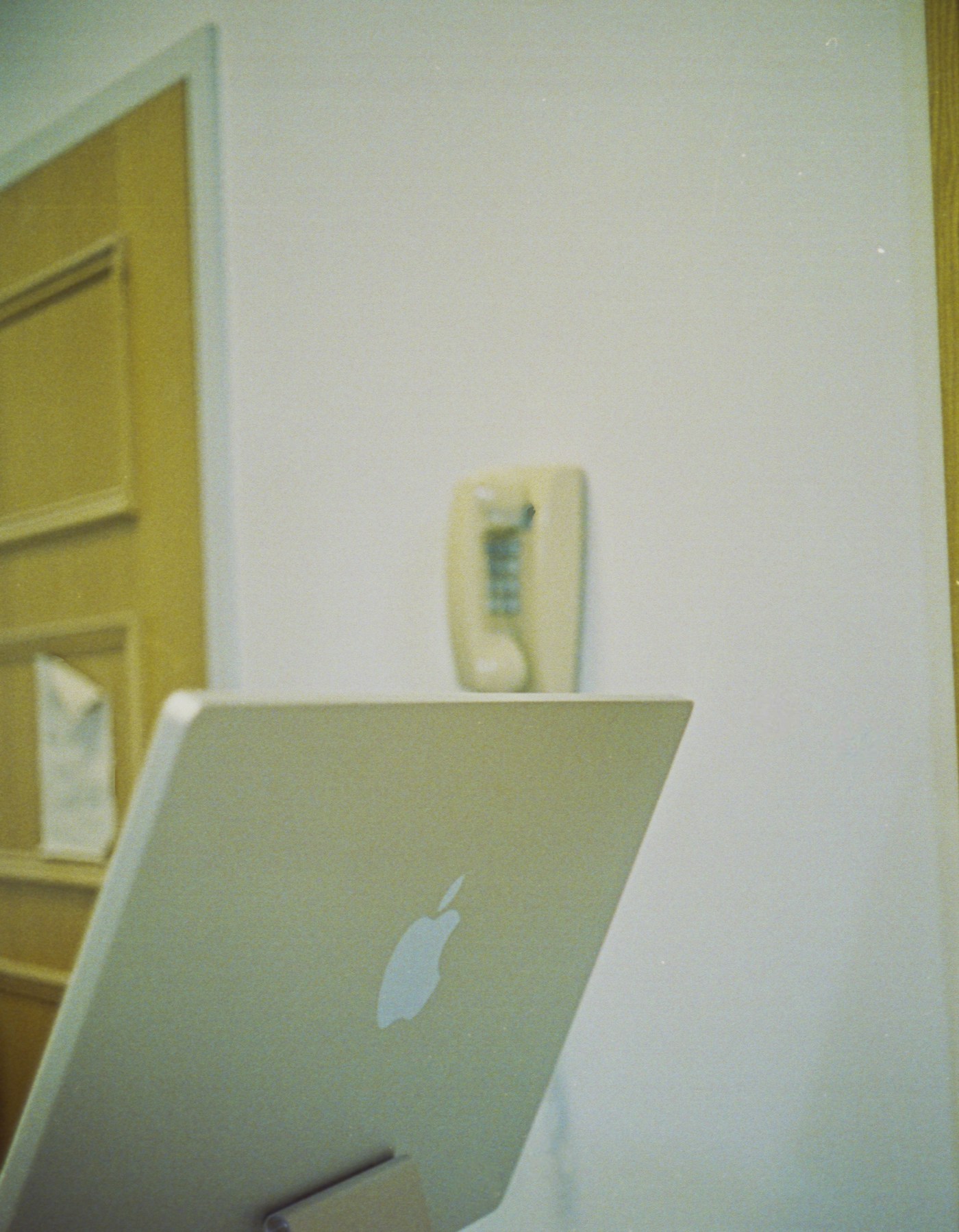 minimaler laptop arbeitsplatz
